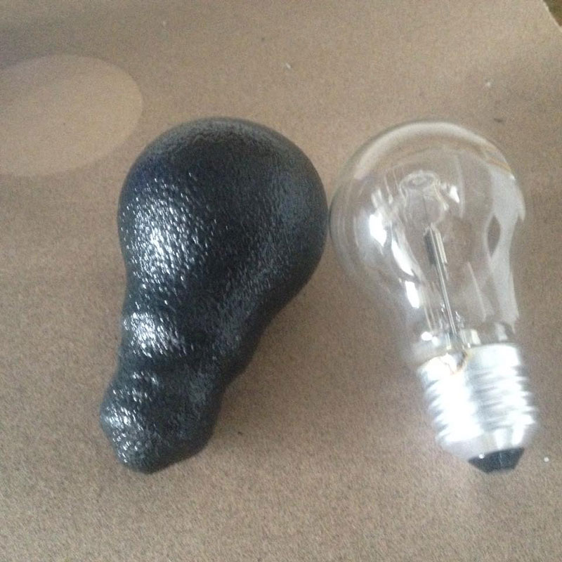 Лампочку, покрытую защитным полимерным покрытием Line-X невозможно разбить!