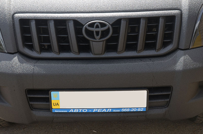 На фотографиях представлена наша последняя работа по стандартному пакету тюнинга внедорожника Prado 120, включающим в себя полную защиту кузов полимерным покрытием Line-X, окраску дисков, удаление хрома и чернение фар