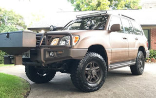 Защита автомобиля для сафари от механических повреждений и коррозии полимерным покрытием Line-X