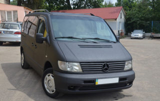 Защита микроавтобуса Mercedes Vito от механических повреждений и коррозии путем нанесения полимерного покрытия Line-X.