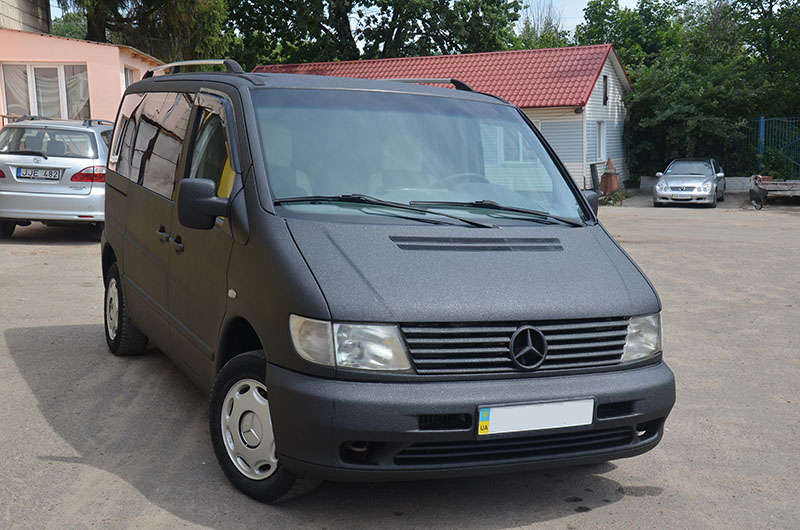 Защита микроавтобуса Mercedes Vito от механических повреждений и коррозии путем нанесения полимерного покрытия Line-X.