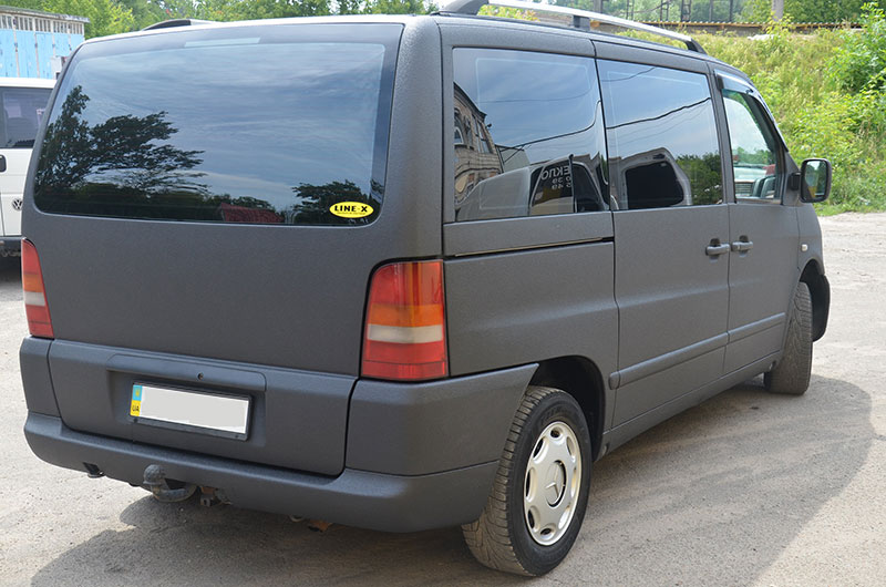 Защита микроавтобуса Mercedes Vito от механических повреждений и коррозии путем нанесения полимерного покрытия Line-X.