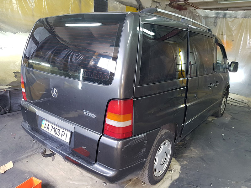 Защита микроавтобуса Mercedes Vito от механических повреждений и коррозии путем нанесения полимерного покрытия Line-X.