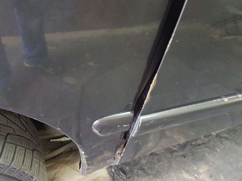 Защита микроавтобуса Mercedes Vito от механических повреждений и коррозии путем нанесения полимерного покрытия Line-X.