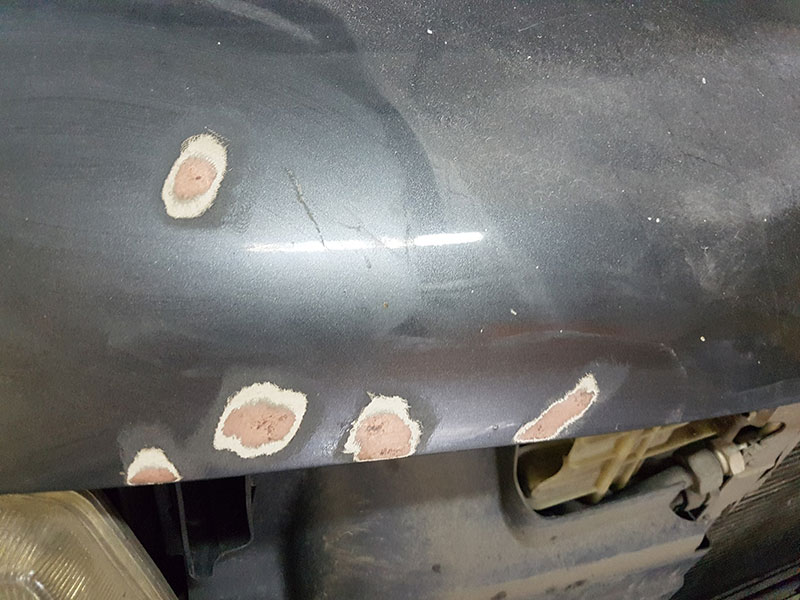 Защита микроавтобуса Mercedes Vito от механических повреждений и коррозии путем нанесения полимерного покрытия Line-X.