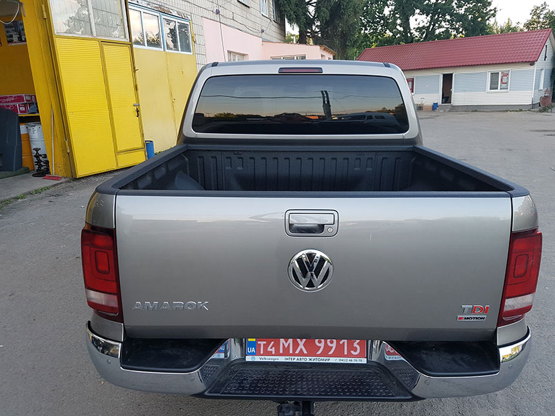 Защита грузового отделения кузова пикапа Volkswagen Amarok полимерным покрытием Line-X
