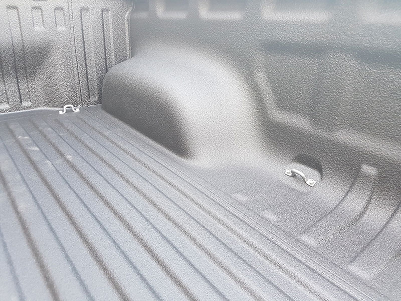 Защита грузового отделения кузова пикапа Volkswagen Amarok полимерным покрытием Line-X