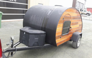 Гидроизоляция и защита прицепного кампера от механических повреждений полимерным покрытием Line-X.