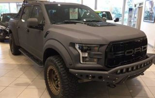 Защита пикапа Ford Raptor от механических повреждений и коррозии полимерным покрытием Line-X.