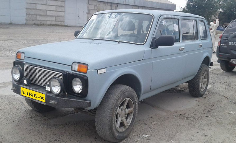 Защита кузова LADA 4x4 («Нива» ВАЗ-2121) от механических повреждений и коррозии полимерным покрытием Line-X