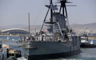 В целях защиты подводной части корпуса броненосного крейсера "Георгиос Авероф" от ржавчины, ее покрыли полимером Line-X.