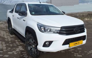 Два типа защитного полимерного покрытия Line-X на полноприводном пикапе Toyota Hilux