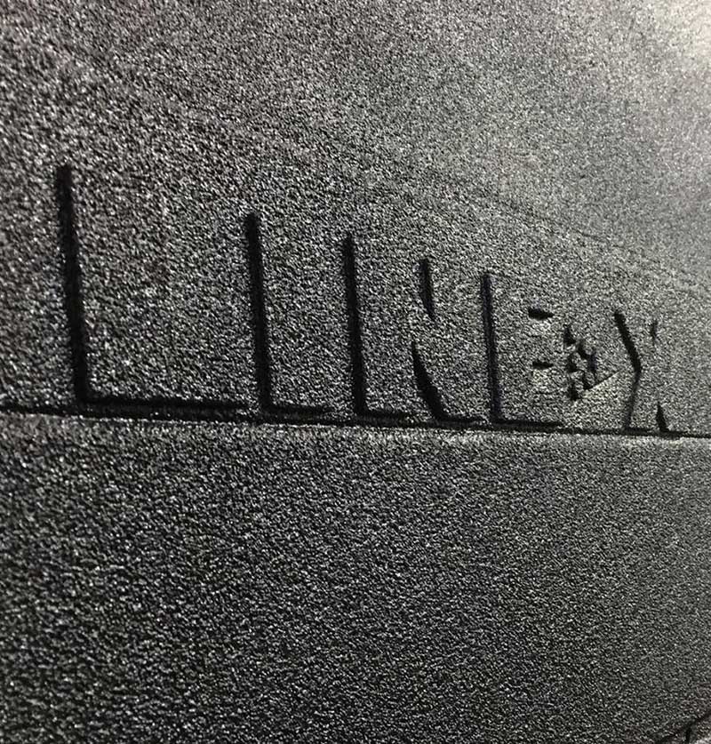 Защита кузова полноразмерного внедорожника Mercedes-Benz G-Wagen от механических повреждений и коррозии полимерным покрытием Line-X.