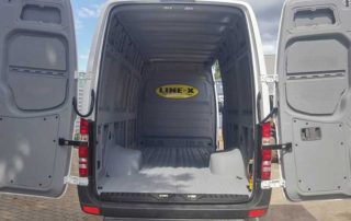 Защита грузового отделения фургона полимерным покрытием Line-X от механических повреждений и коррозии.