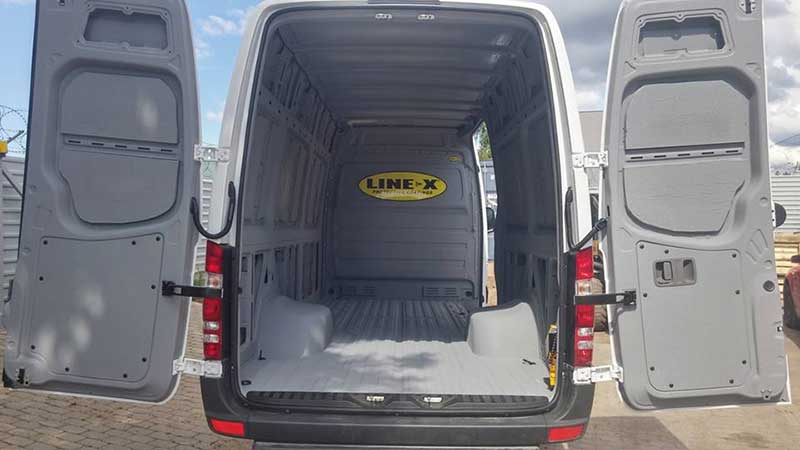 Защита грузового отделения фургона полимерным покрытием Line-X от механических повреждений и коррозии.