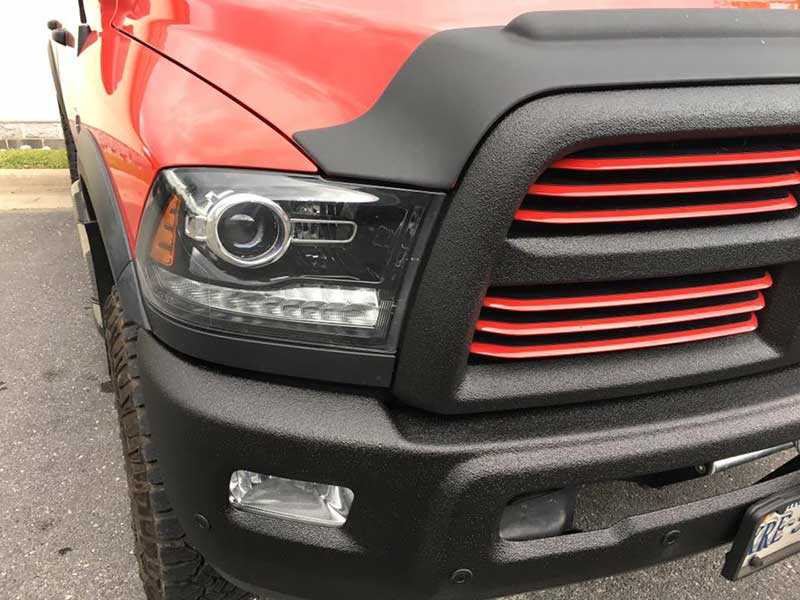 Удаление хрома с бамперов и решётки радиатора с последующей окраской защитным полимерным покрытием Line-X.