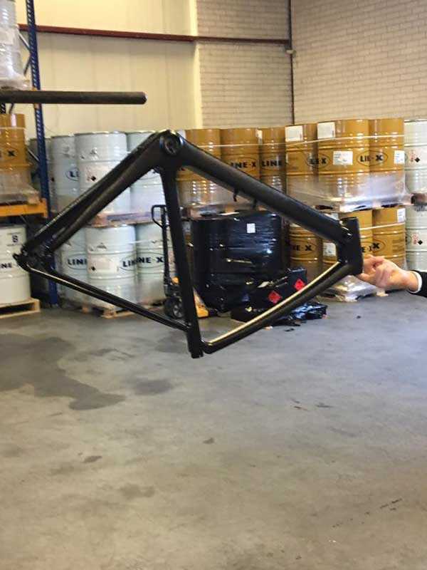 Защита рамы горного велосипеда от механических повреждений и коррозии полимерным покрытием Line-X