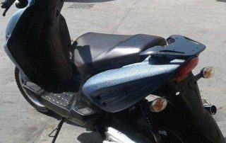 Защита корпуса скутера от механических повреждений полимерным покрытием Line-X.