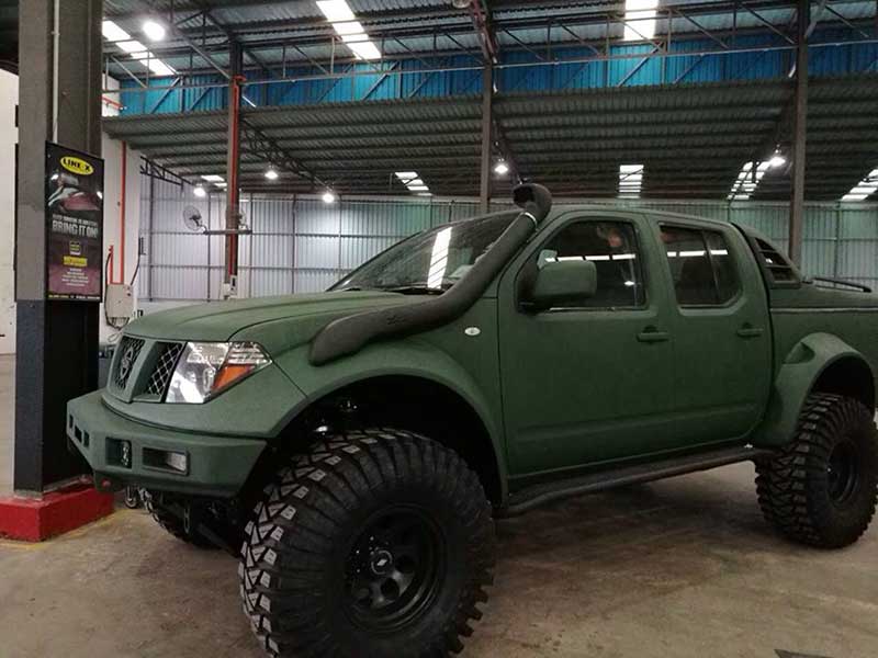 Защита пикапа Nissan Navara от механических повреждений и коррозии полимерным покрытием Line-X