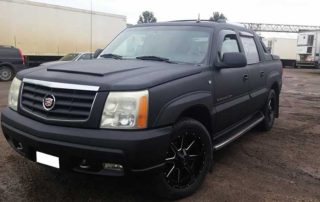 Защита кузова представительского пикапа Cadillac Escalade EXT от механических повреждений и коррозии престижным полимерным покрытием Line-X.