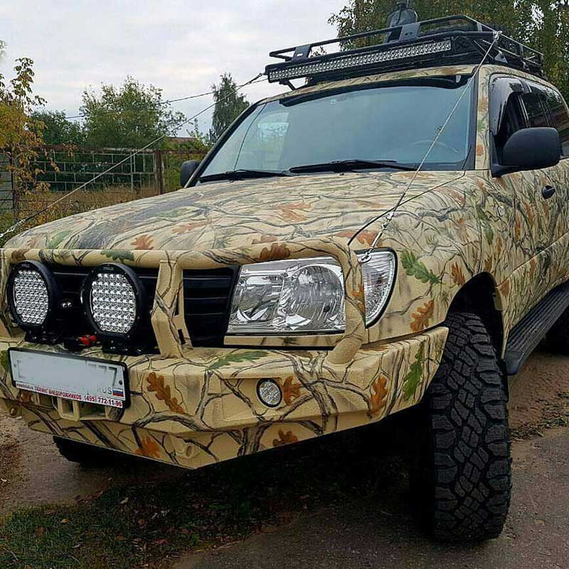 Аэрография камуфляжной раскраски поверх защитного полимерного покрытия Line-X на кузове внедорожника Toyota Land Cruiser.