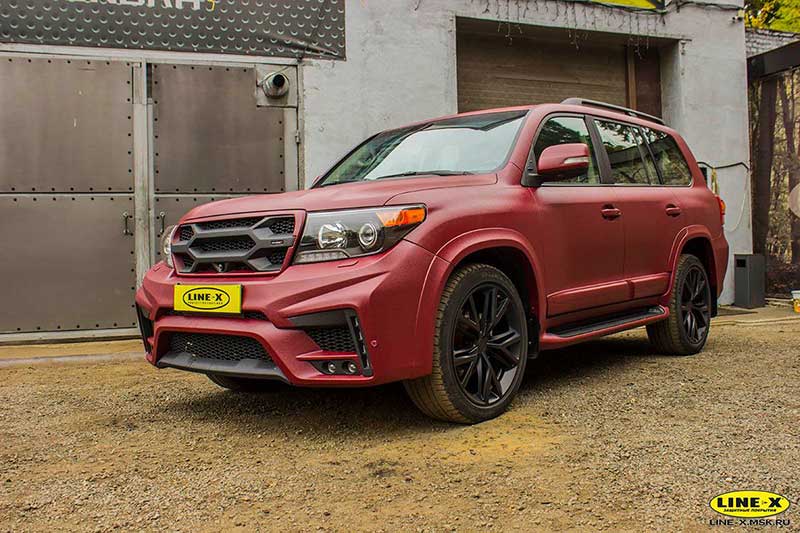 Защита кузова внедорожника Toyota Land Cruiser 200 от механических повреждений и коррозии полимерным покрытием Line-X.