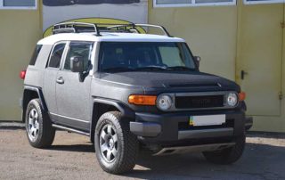 Защита кузова внедорожника Toyota FJ Cruiser полимерным покрытием Line-X, от механических повреждений и коррозии