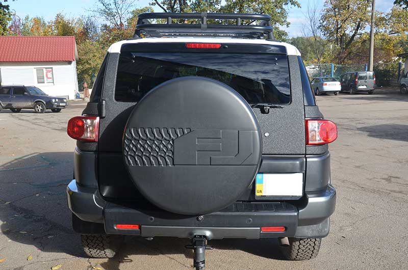 Защита кузова внедорожника Toyota FJ Cruiser полимерным покрытием Line-X, от механических повреждений и коррозии