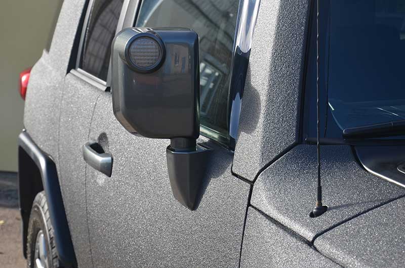 Защита кузова внедорожника Toyota FJ Cruiser полимерным покрытием Line-X, от механических повреждений и коррозии