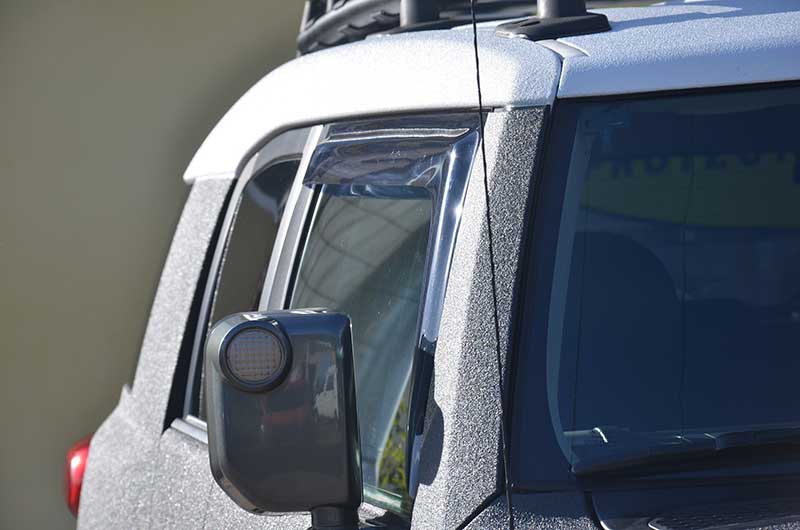 Защита кузова внедорожника Toyota FJ Cruiser полимерным покрытием Line-X, от механических повреждений и коррозии