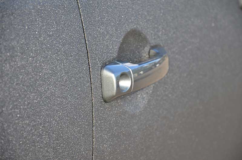 Защита кузова внедорожника Toyota FJ Cruiser полимерным покрытием Line-X, от механических повреждений и коррозии