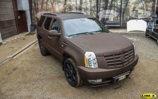Защита кузова внедорожника Cadillac Escalsde от царапин, сколов и потертостей, полимерным покрытием Line-X.