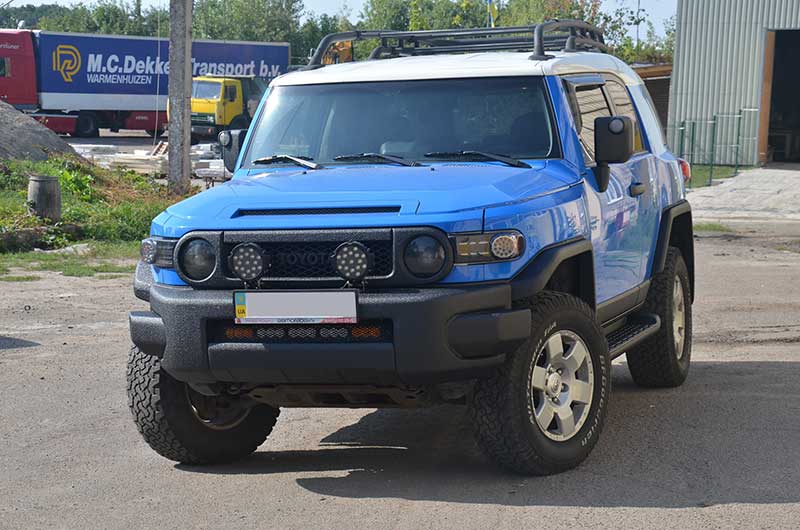 Защита навесных аксессуаров автомобиля Toyota FJ Cruser полимерным покрытием Line-X