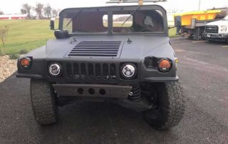 После демобилизации, кузов армейского внедорожника Humvee был полностью перекрашен защитным полимерным покрытием Line-X для защиты от механических повреждений и коррозии.