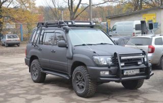 Защита кузова и аксессуаров Land Cruiser 100 Hunter полимерным покрытием Line-X, от механических повреждений и коррозии.