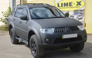 Работа компании «Армлайн»: защита кузова внедорожника Mitsubishi Pajero Sport полимерным покрытием Line-X от механических повреждений и коррозии.