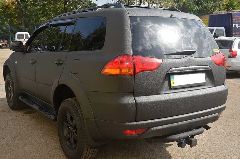 Работа компании «Армлайн»: защита кузова внедорожника Mitsubishi Pajero Sport полимерным покрытием Line-X от механических повреждений и коррозии.