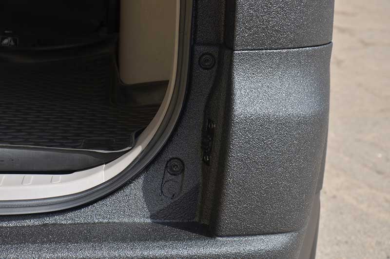 Работа компании «Армлайн»: защита кузова внедорожника Mitsubishi Pajero Sport полимерным покрытием Line-X от механических повреждений и коррозии.