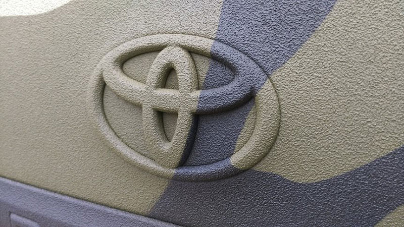 Защита кузова Toyota Land Cruiser полимерным покрытием Line-X, от механических повреждений и коррозии. Маскировочная раскраска 