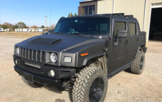 Защита кузова внедорожника Hummer H2 полимерным покрытием Line-X от механических повреждений и царапин