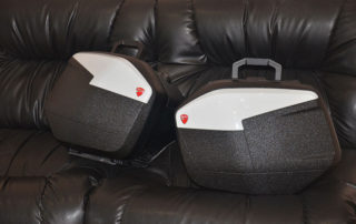 Армлайн: защита кофров для мотоцикла Ducati полимерным покрытием Line-X от ударов и царапин