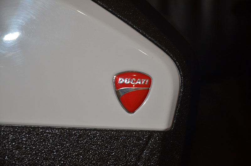 Армлайн: защита кофров для мотоцикла Ducati полимерным покрытием Line-X от ударов и царапин