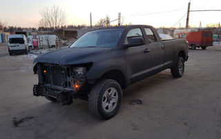 Восстановление полноприводного пикапа Toyota Tundra после ДТП, окраска кузова и аксессуаров защитным полимерным покрытием Line-X