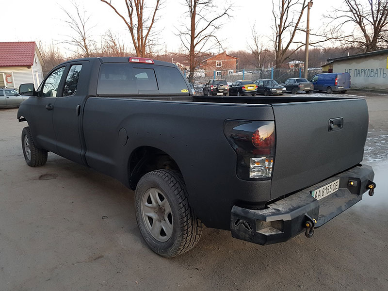 Восстановление полноприводного пикапа Toyota Tundra после ДТП, окраска кузова и аксессуаров защитным полимерным покрытием Line-X