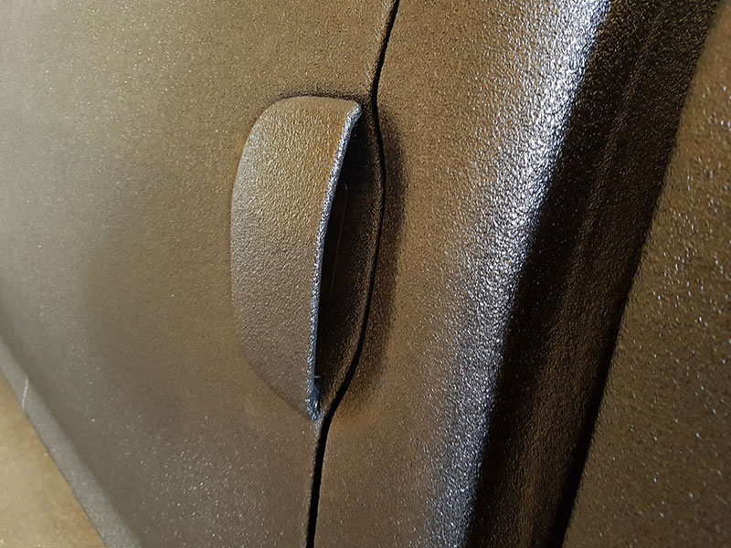 Восстановление полноприводного пикапа Toyota Tundra после ДТП, окраска кузова и аксессуаров защитным полимерным покрытием Line-X