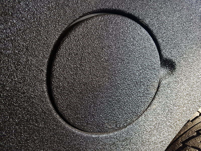 Восстановление полноприводного пикапа Toyota Tundra после ДТП, окраска кузова и аксессуаров защитным полимерным покрытием Line-X