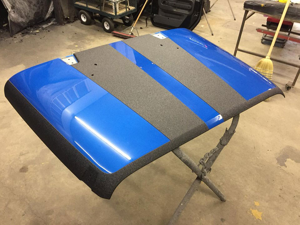 Графические оформление капота автомобиля полимерным покрытием Line-X