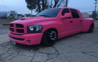 Защита грузового отделения пикапа полимерным покрытием Line-X от царапин и истирания.