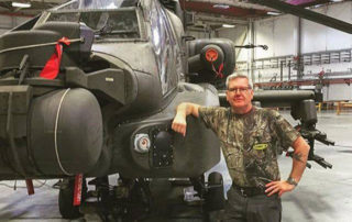 Защита вертолета Апач (AH-64 Apache) полимерным покрытием Line-X от мелких механических повреждений, снижение радиолокационной заметности