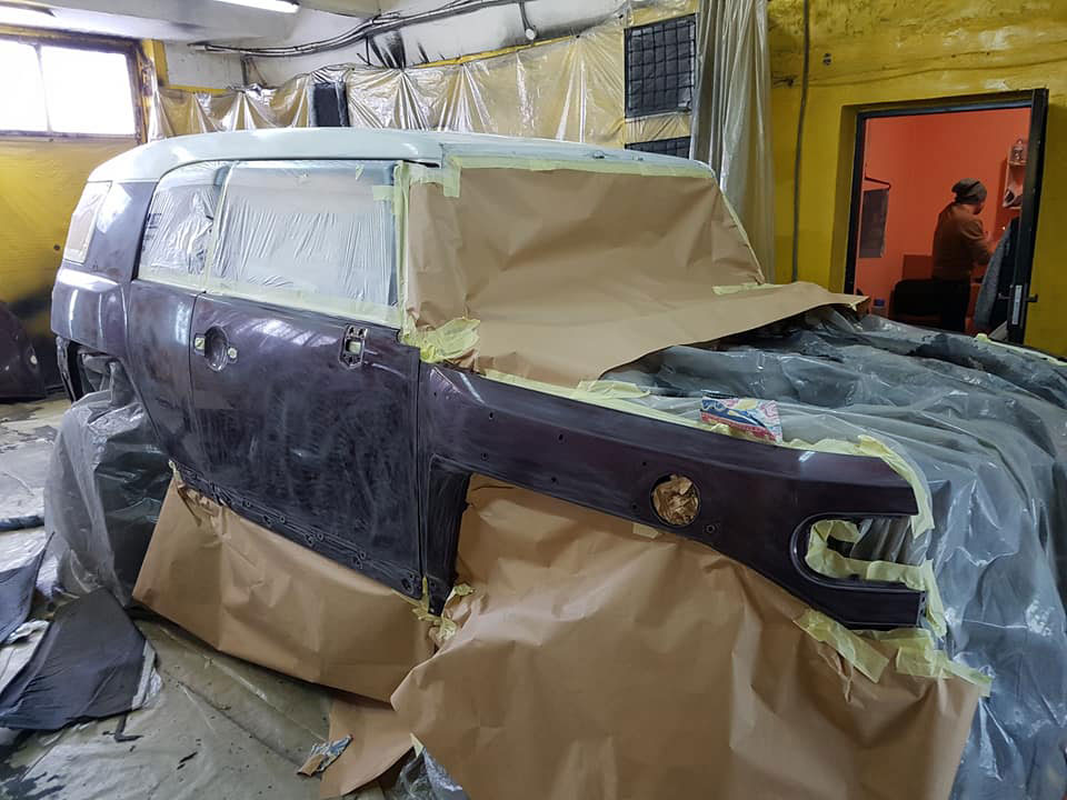 Защита кузова внедорожника Toyota FJ Cruiser полимерным покрытием Line-X от ударов, царапин и ржавчины